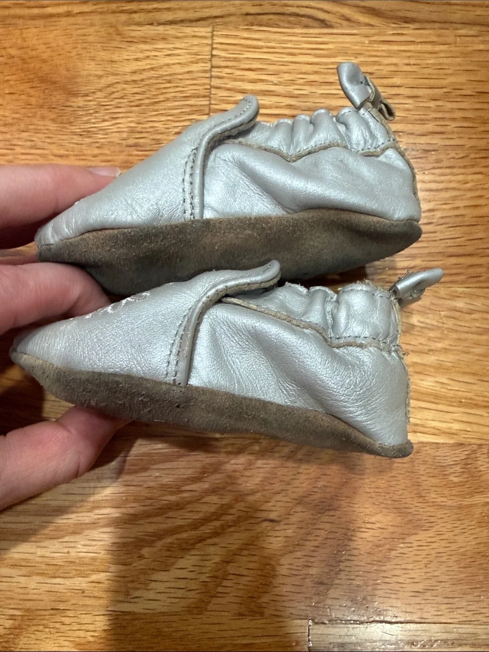 Robeez 0-6 month Metallic Silver Floral Leather Baby Crib Shoes
